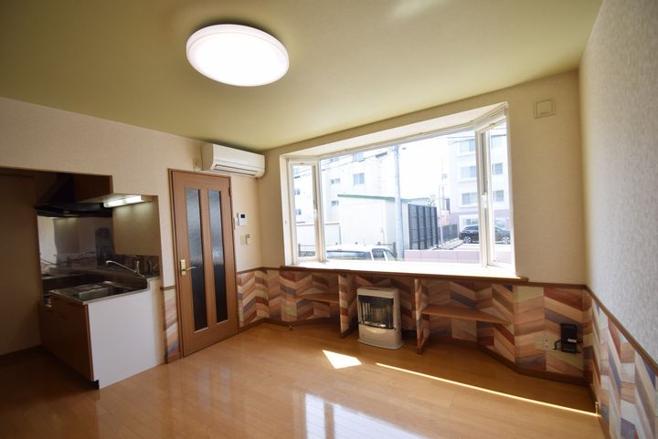 ロシュ7.1B105の居間