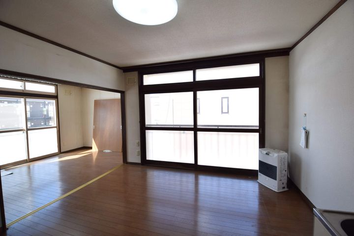 日成マンションA202の居間