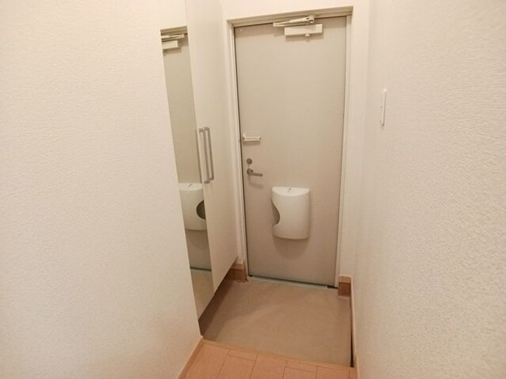 ミーティア102の玄関