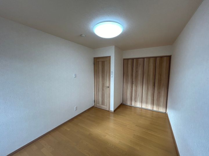 カリーナの内装