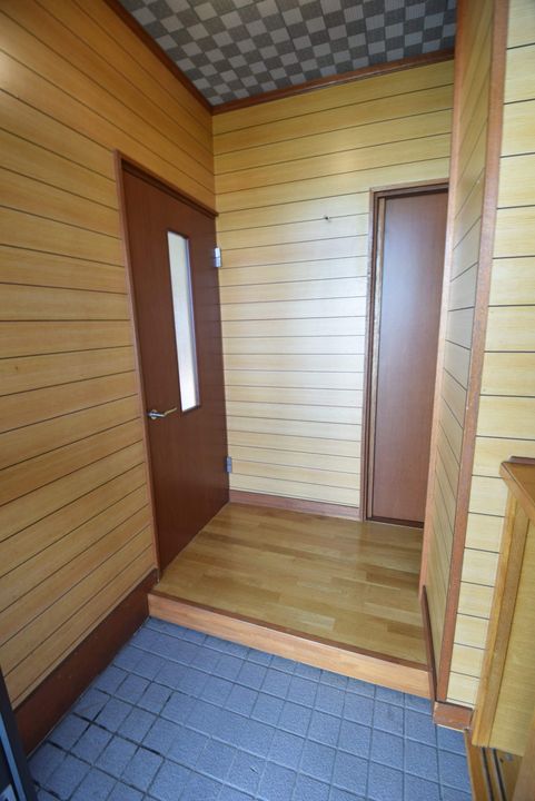北海道旭川市東旭川南一条3丁目の賃貸アパートの玄関