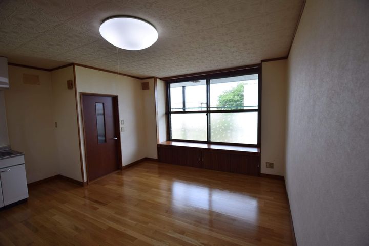 北海道旭川市東旭川南一条3丁目の賃貸アパートの居間