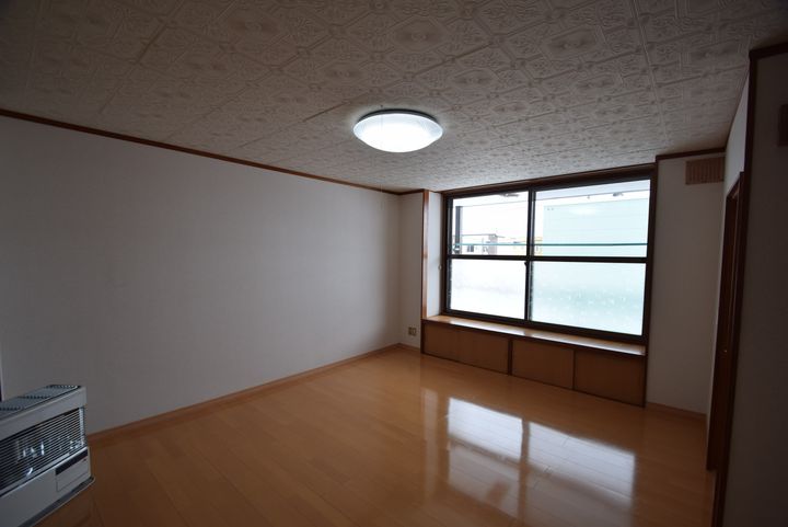 北海道旭川市東旭川南一条3丁目の賃貸アパートの居間