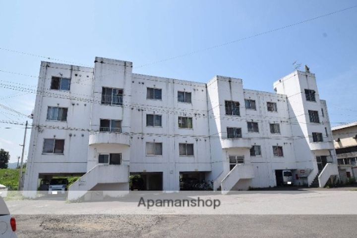 ホワイトコーポラスの外観