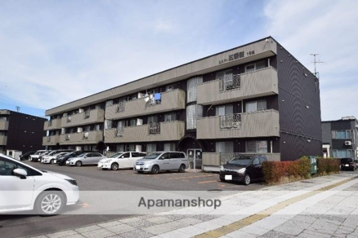 エスティ三番舘1号館の外観