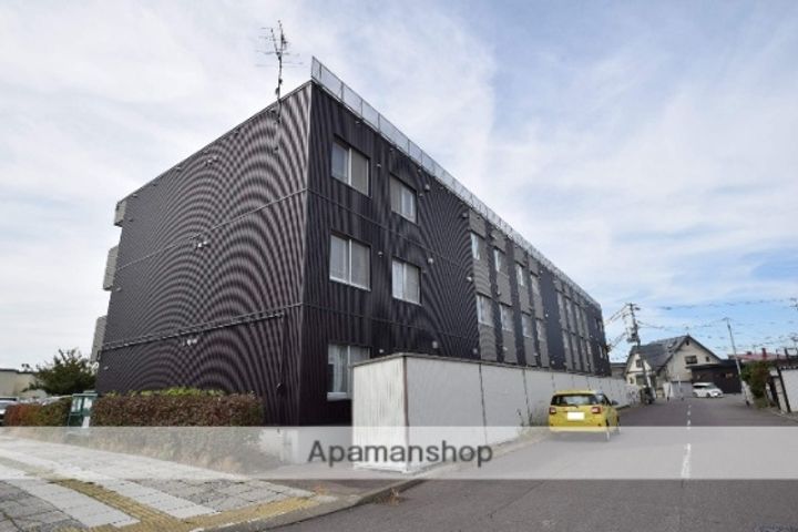 エスティ三番舘1号館の外観