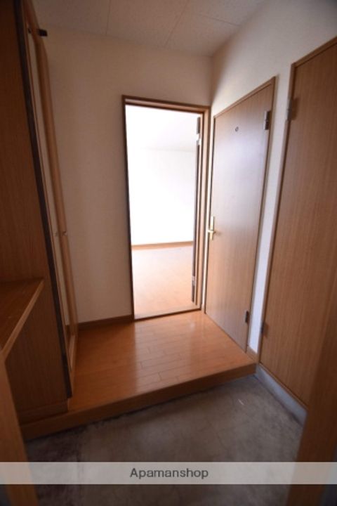 メゾンT&C B棟の玄関