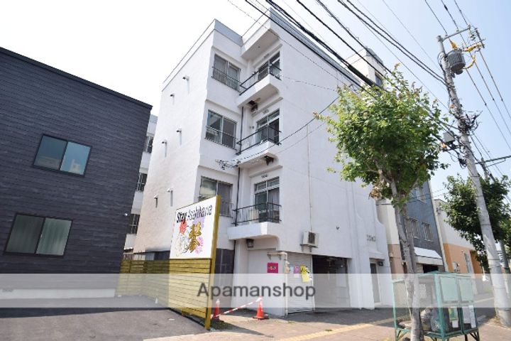 大雪マンションの外観