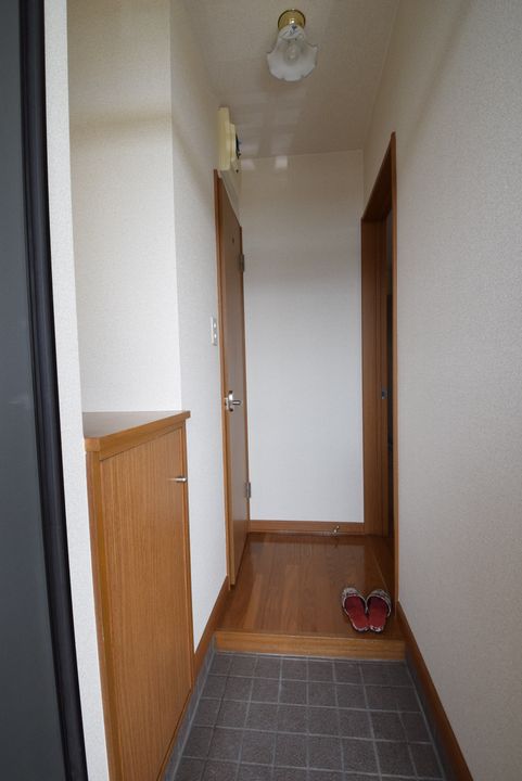 グレースフルひじり野の玄関