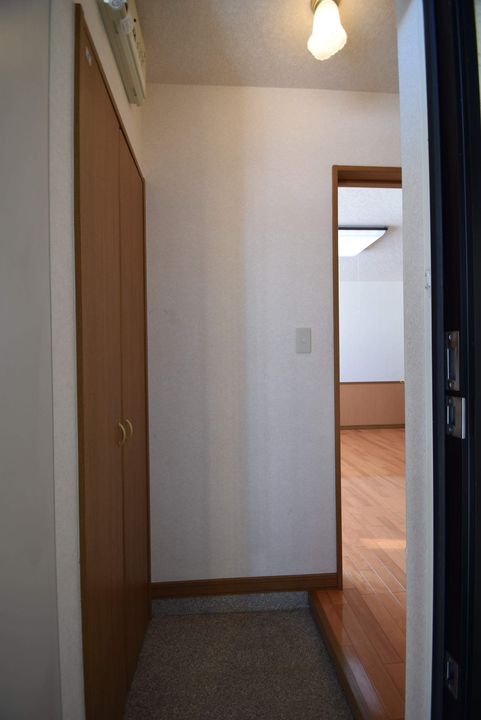 YJ北彩都203の玄関