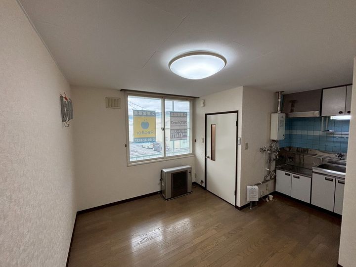 新富11ハイツ202の居間