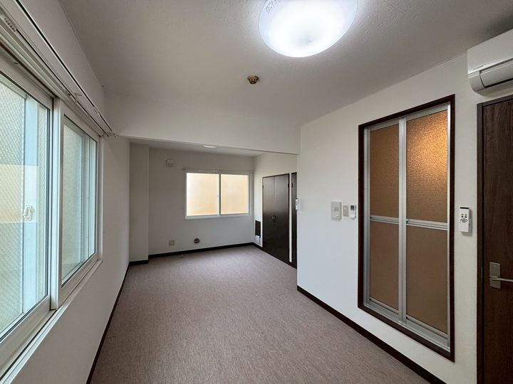 東堂ビル201の居間