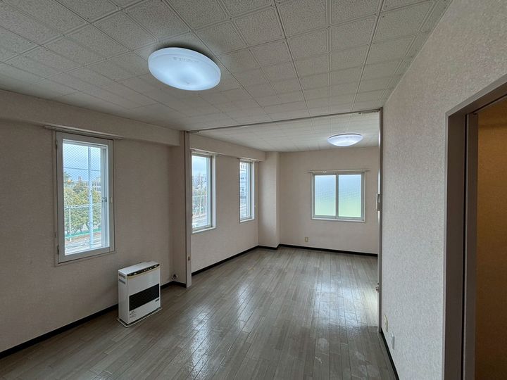 アレナOVEST305の居間