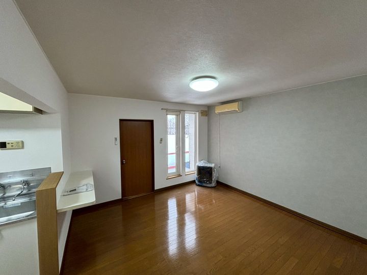 ハープヒルズ203の居間