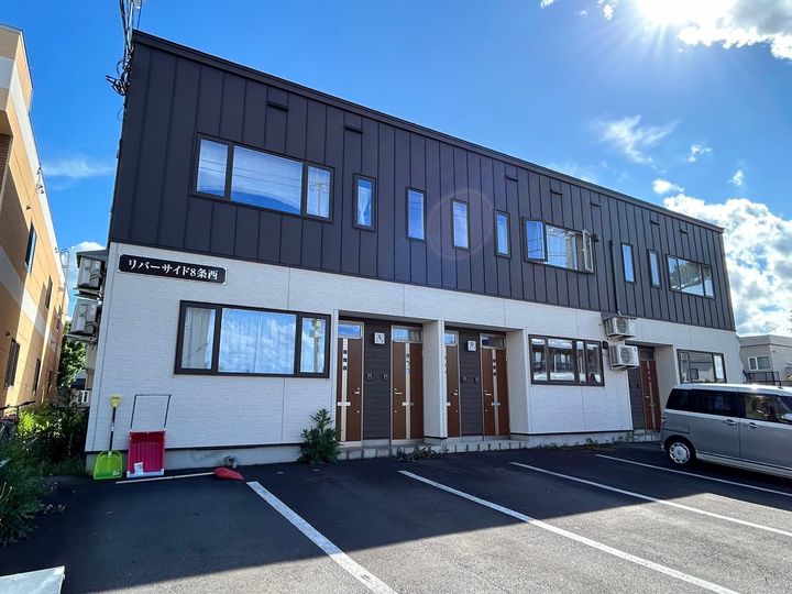 リバーサイド8条西C-1の外観