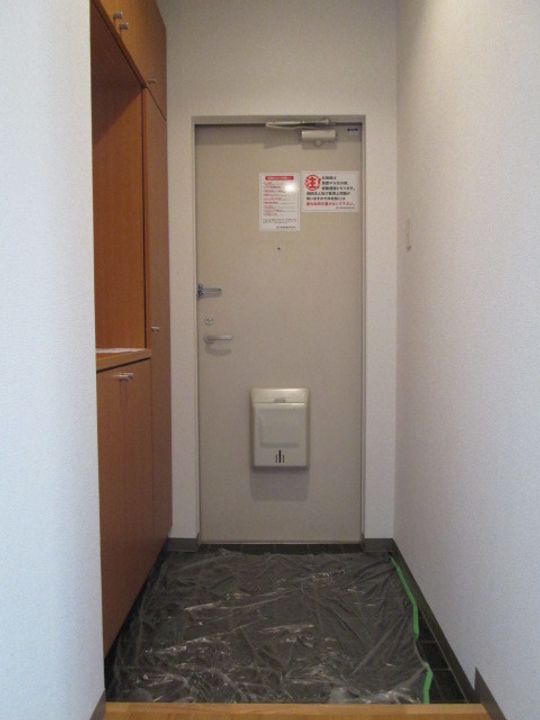 パールヴィレッジ Cの玄関