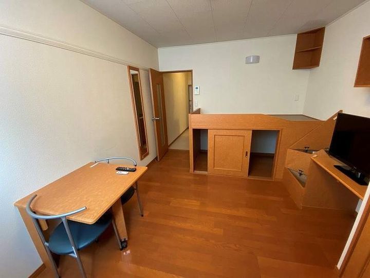 レオパレスグローリー101の居間