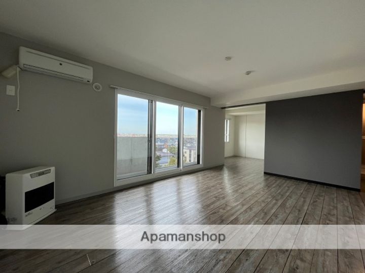 TONY TOWER KITAIROSHIMAの居間