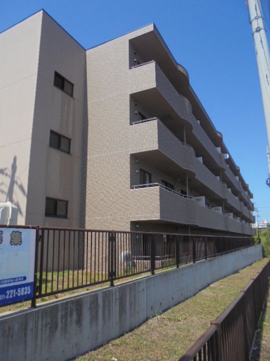 シャトーポルテ上野幌の外観