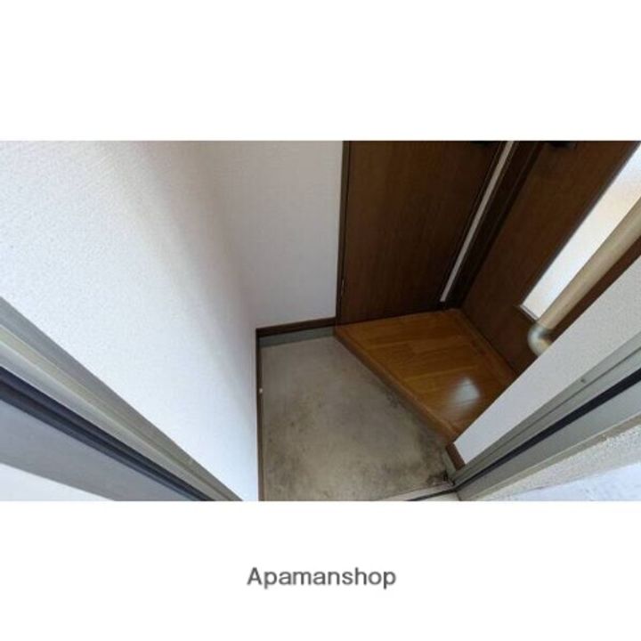 北海道札幌市西区八軒八条東5丁目の賃貸アパートの玄関