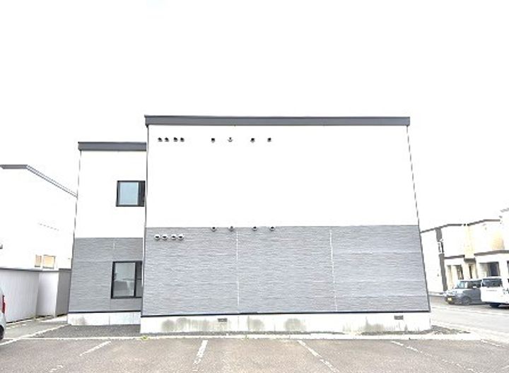 レオパレスミーム 新川の外観