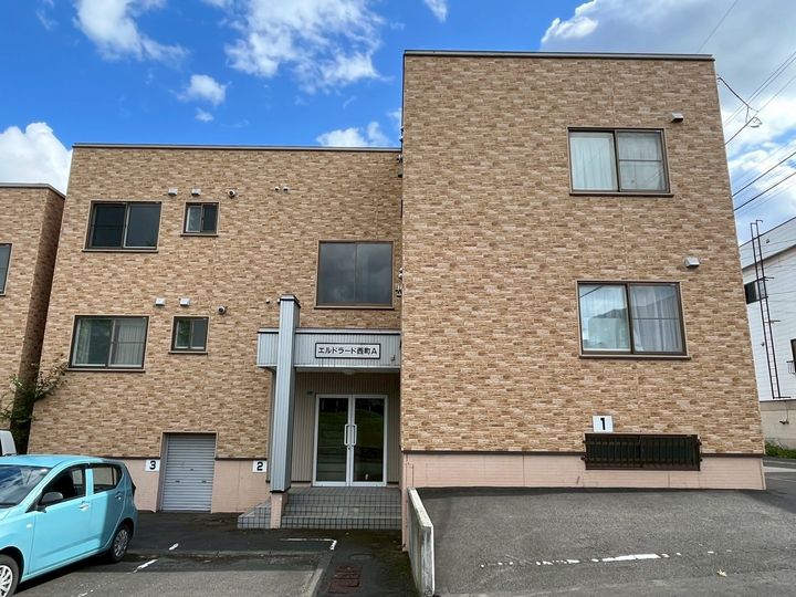 エルドラード西町A棟の外観