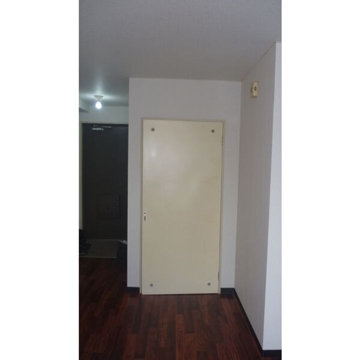 シュペールシャトー405の玄関