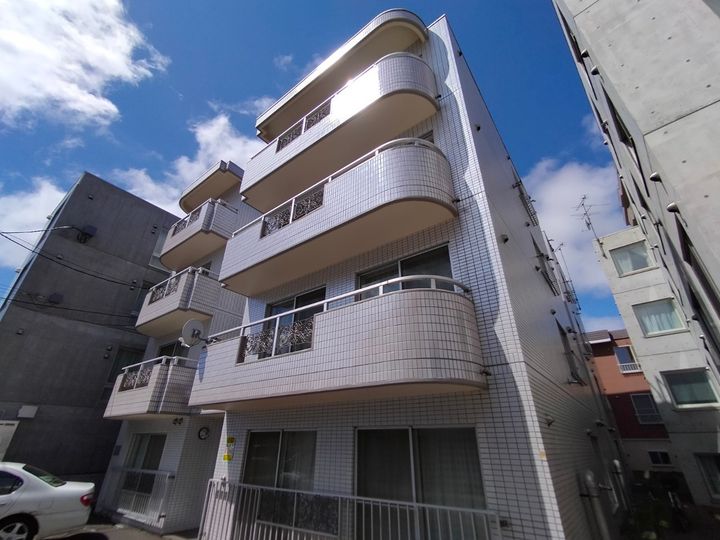 タクニヴァスの外観