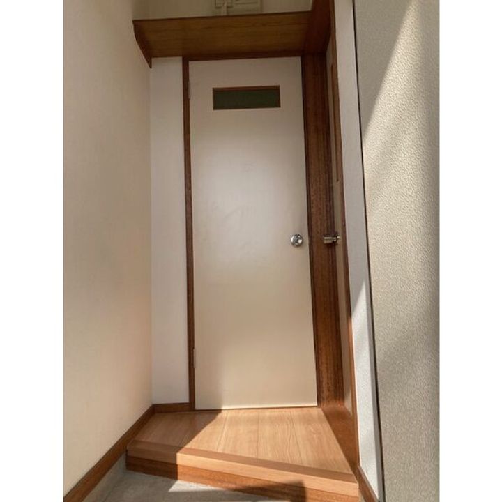 稲穂アパートメント206の玄関