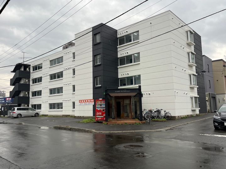 ラベラヴィータ西町306号室の外観