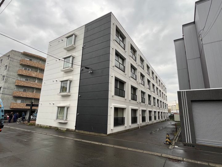 ラベラヴィータ西町306号室の外観