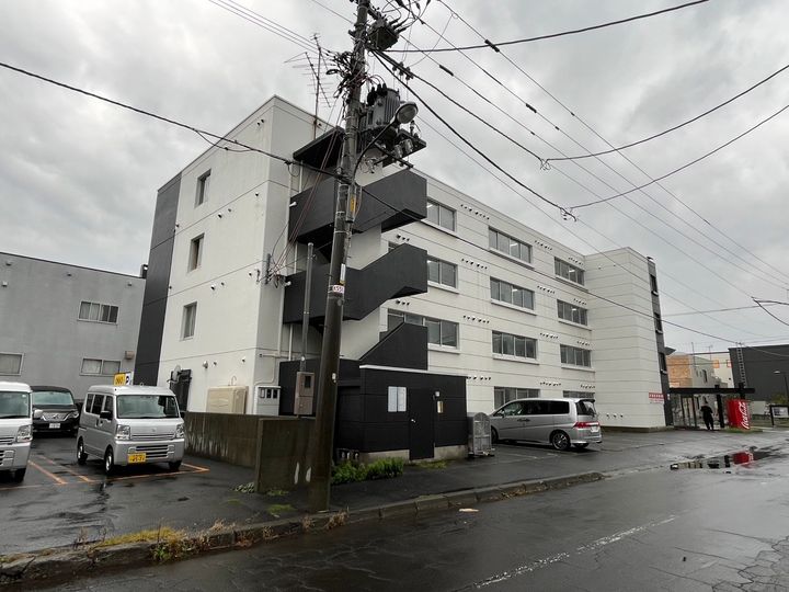 ラベラヴィータ西町306号室の外観
