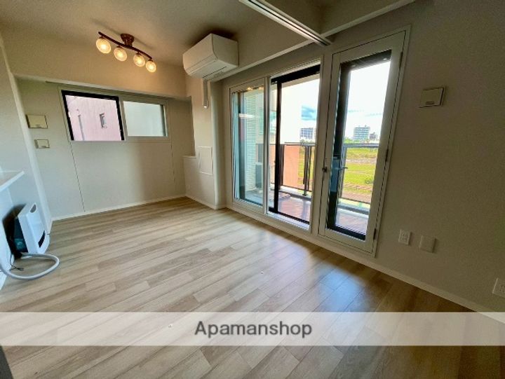 デュオヴェール札幌中島公園404の居間