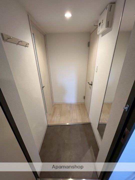 北海道札幌市西区西町北13丁目の賃貸マンションの玄関