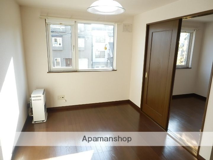 トワイライト弐番館103の居間