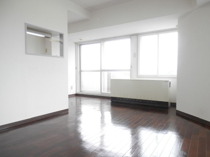 プレサント平和通Ⅱ1002の居間