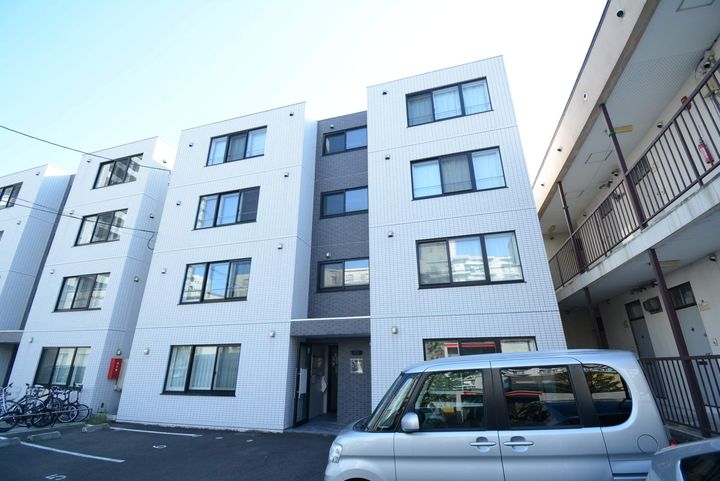 リバーサウス平岸の外観