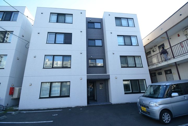 リバーサウス平岸の外観