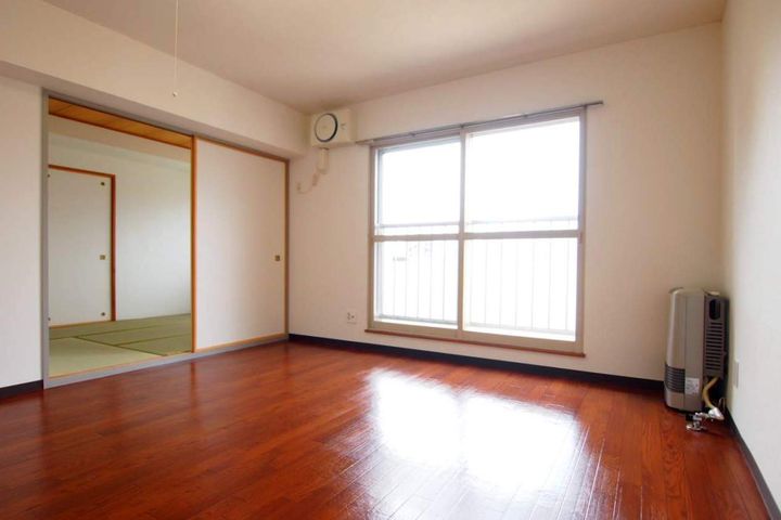 アーバンクリスタル00402の居間