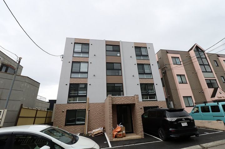 NRJニシオカ102の外観