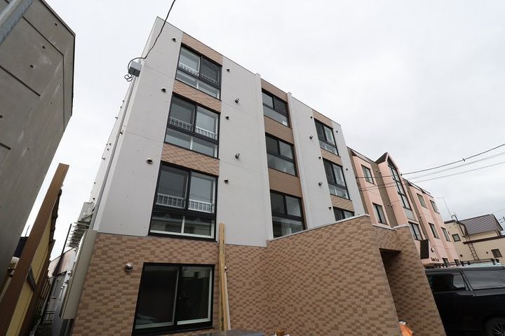 NRJニシオカ102の外観