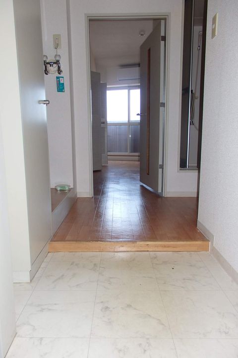 サテラ北34条00817の玄関