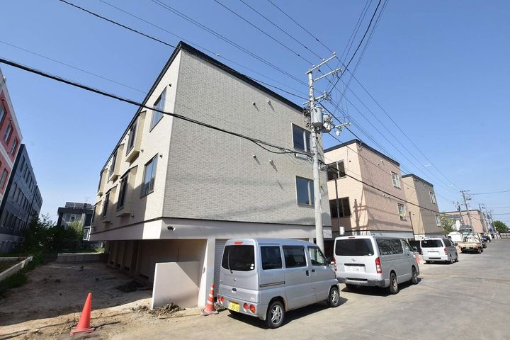 ラピスラズリ201の外観