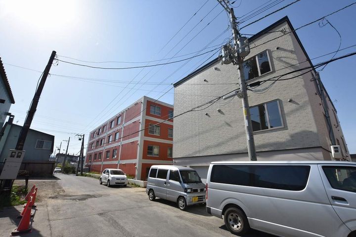 ラピスラズリ201の外観