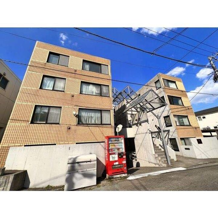 ローヤルハイツ山の手の外観