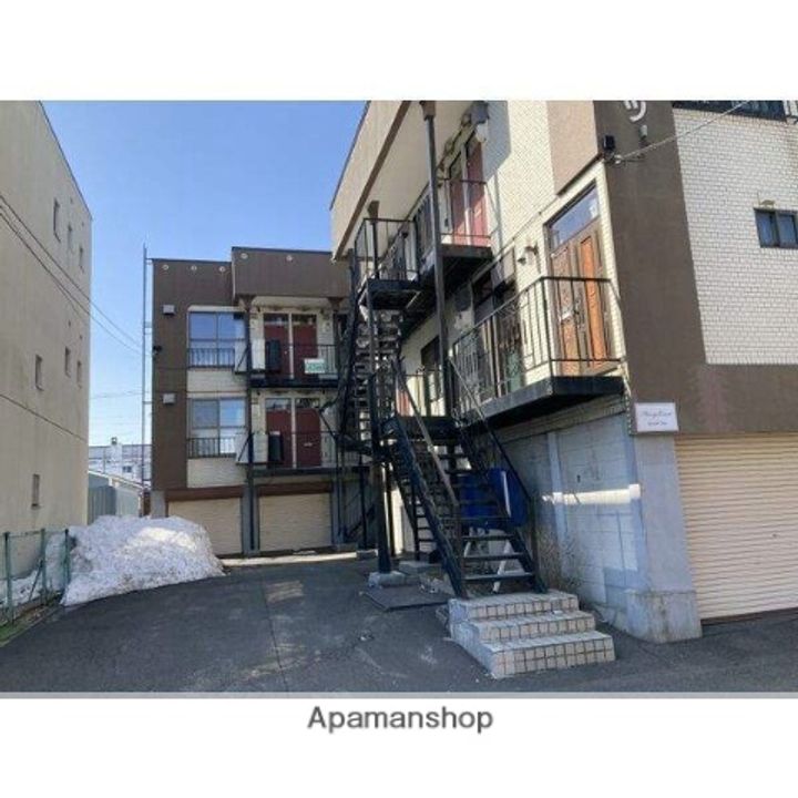 メニーズコート創成北の外観