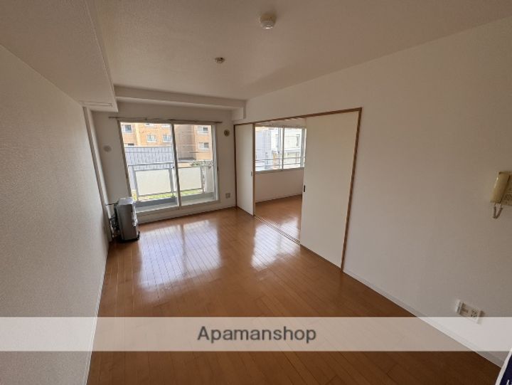 エムズ911の居間