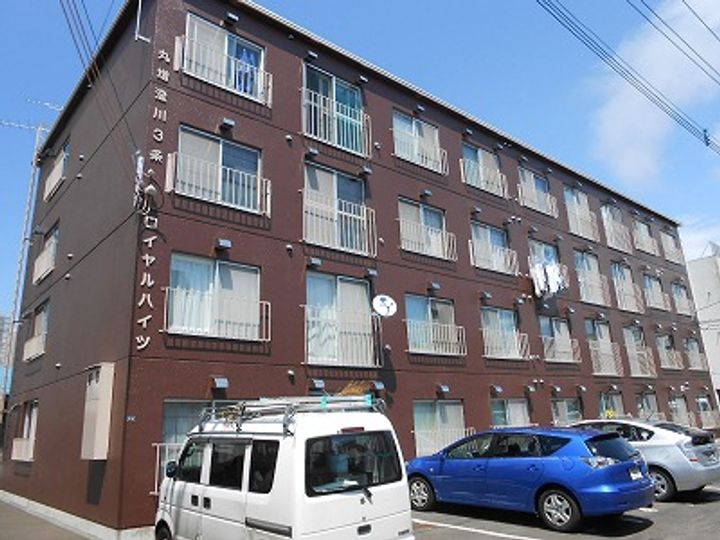 澄川3条ロイヤルハイツ405の外観