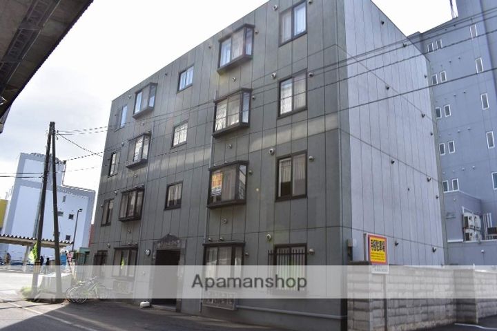 ルミエール澄川302の外観