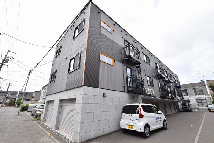 フォルム八軒の外観